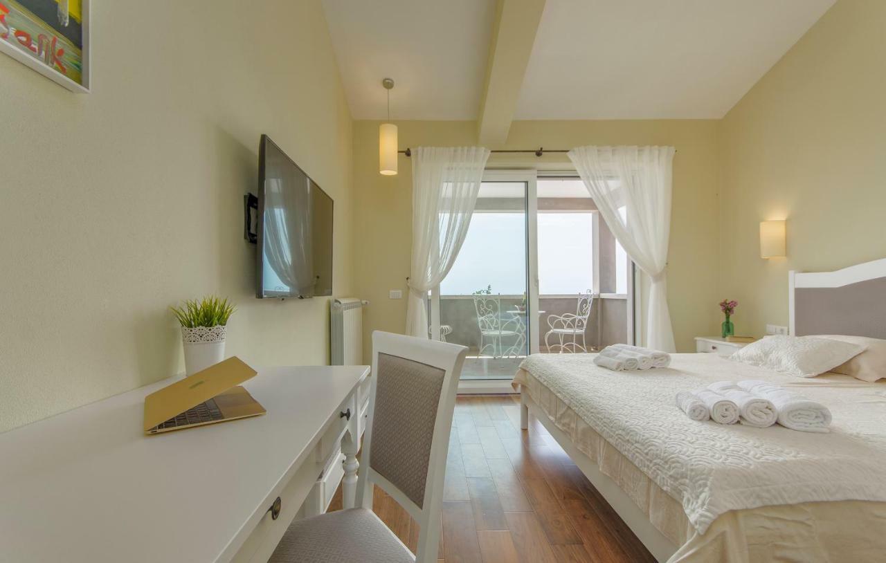 Villa Sterpazzi - Near Porec With Sea View, Private Jacuzzi, Sauna And Pool Visnjan Exterior photo