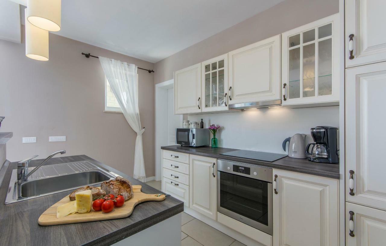 Villa Sterpazzi - Near Porec With Sea View, Private Jacuzzi, Sauna And Pool Visnjan Exterior photo